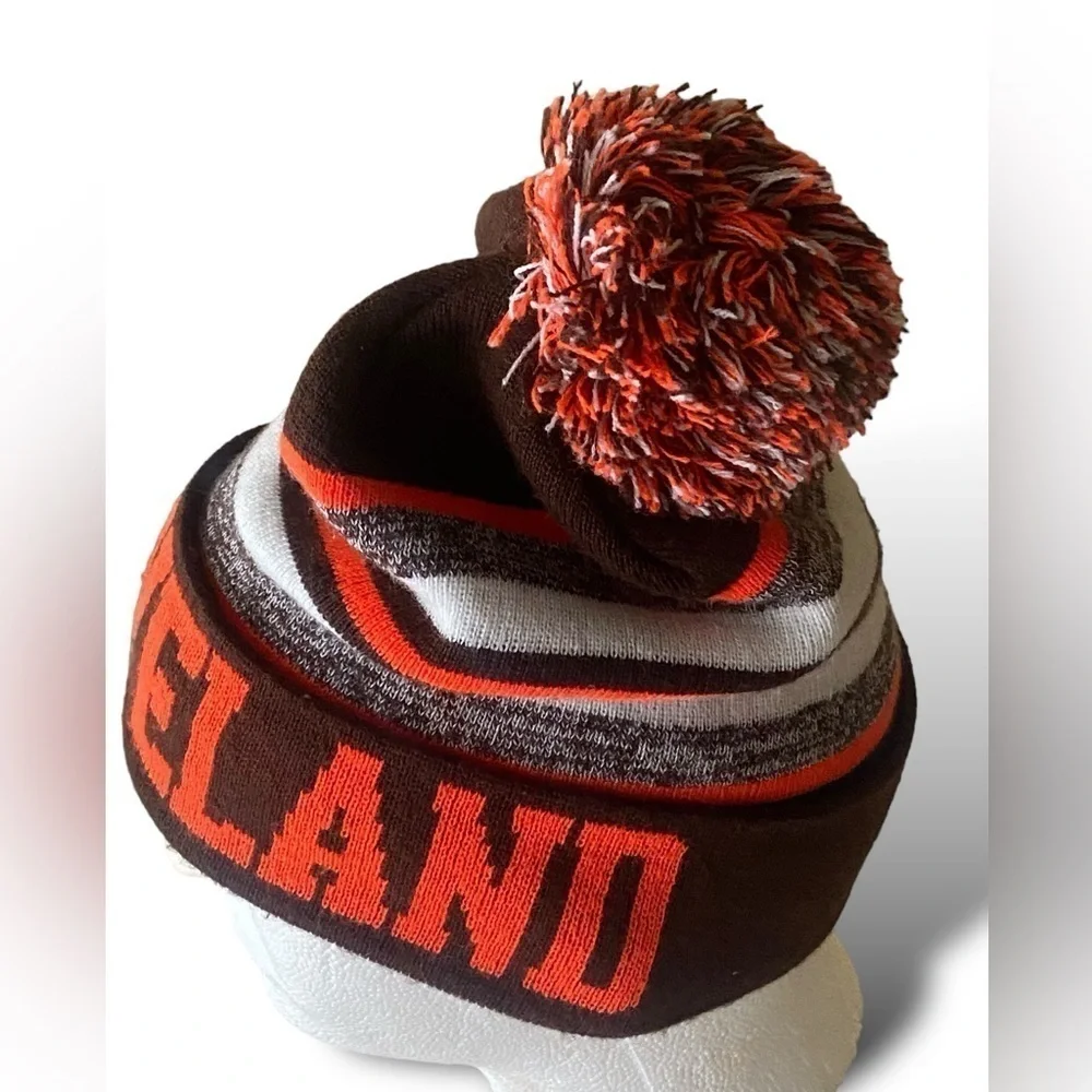 NFL Vintage CLEVELAND BROWNS KNIT BEANIE WITH POM One Size